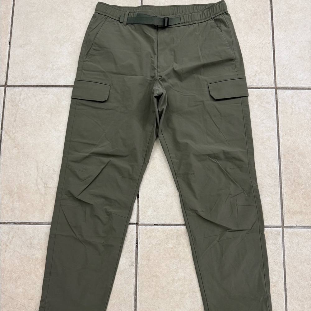 Uniqlo Men’s Green Cargo Pant Size M
